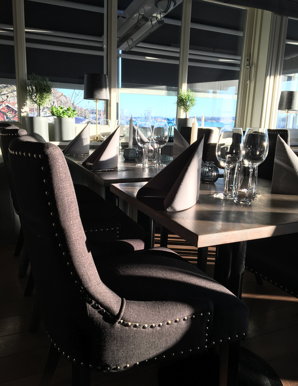 Uppdukat bord på restaurangen Storm