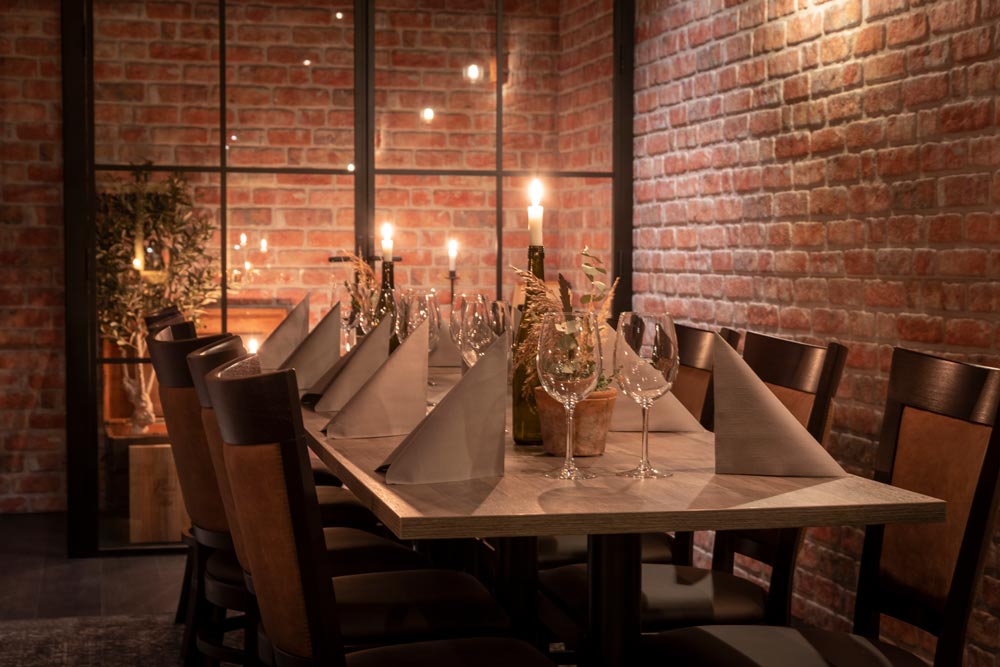 Dukning på mysig restaurang